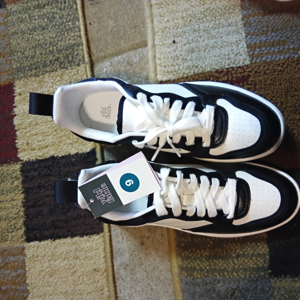 Stylish Black and White Men's Sneakers